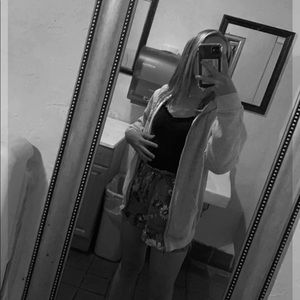 Meet your Posher, Leona